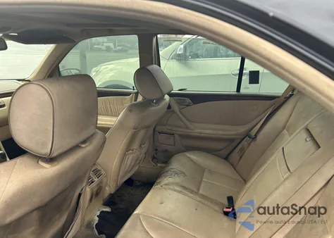 2002 Mercedes-Benz E 320 4M/4M Special Edition z USA, uszkodzony, nr VIN WDBJF82JX2X070086